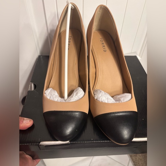 Women’s Torrid Black and Tan Heels, 10 Wide - Picture 6 of 6